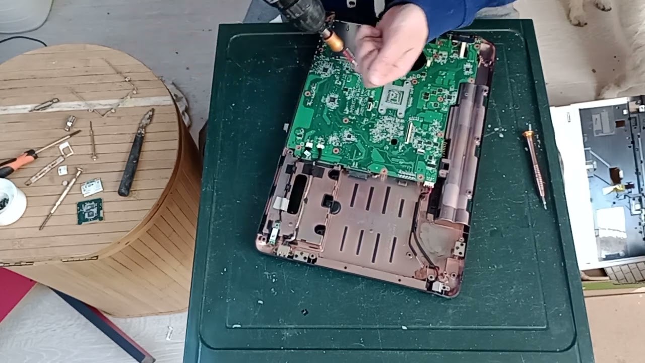 Fujitsu Lifebook A530 - disassembly replace - LCD screen motherboard keyboard palmrest bottom case.