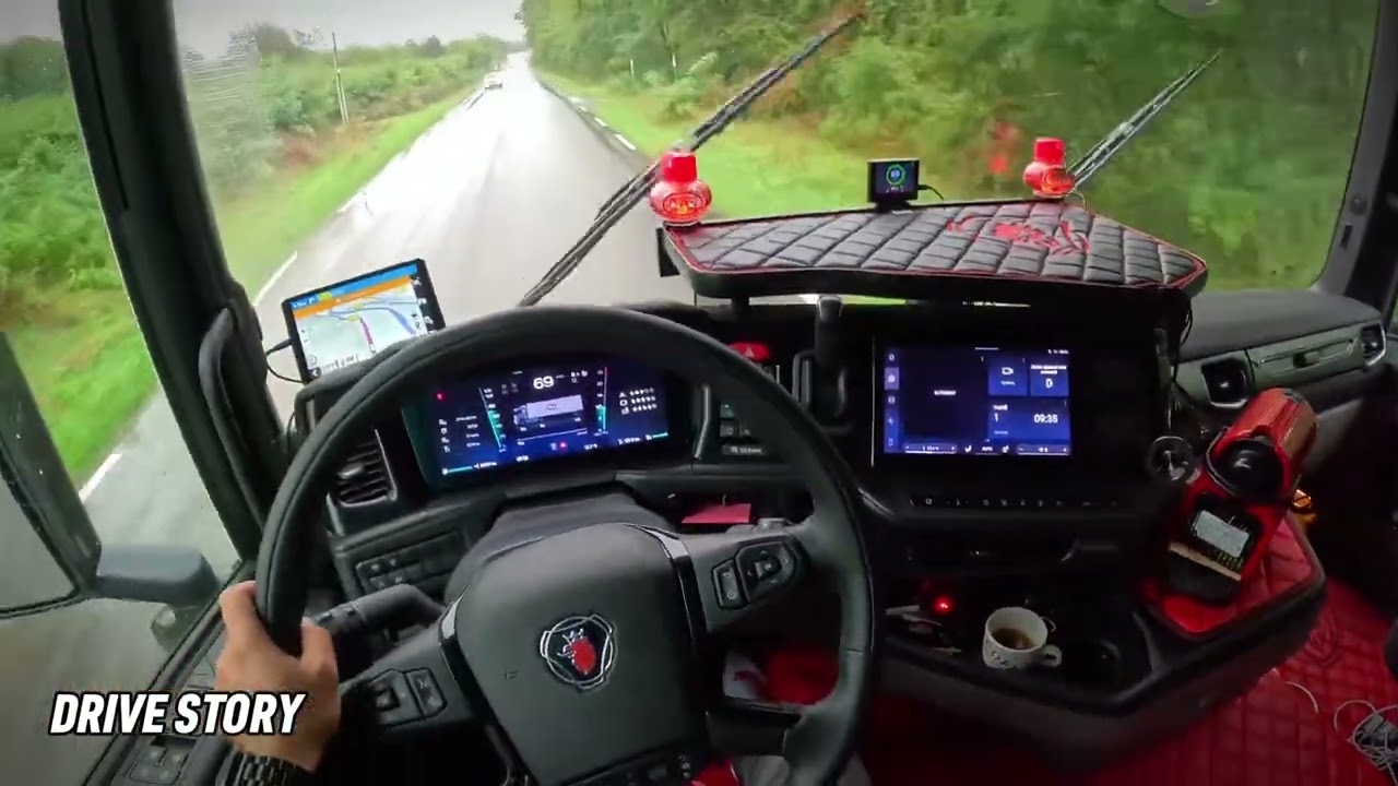 POV Driving Scania R500 تحضير الشاي الإنجليزي في الشاحنة والقيادة تحت المطر