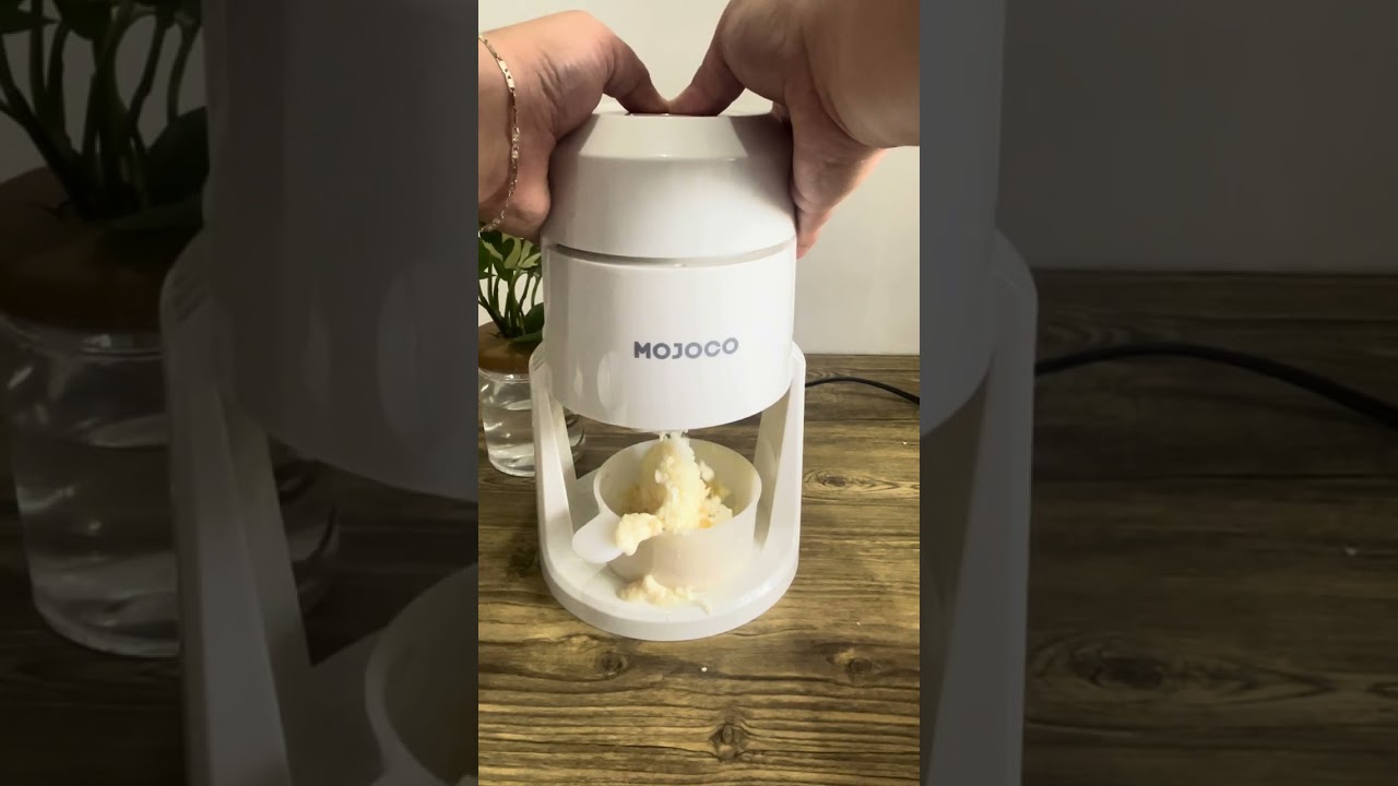 Create refreshing shaved ice at home easily and quickly! 🍧❄️