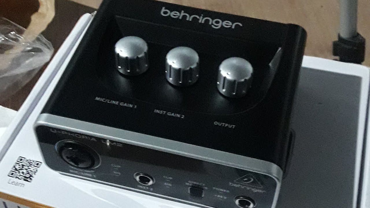 audio interface U-PHORIA UM2 unboxing 2022