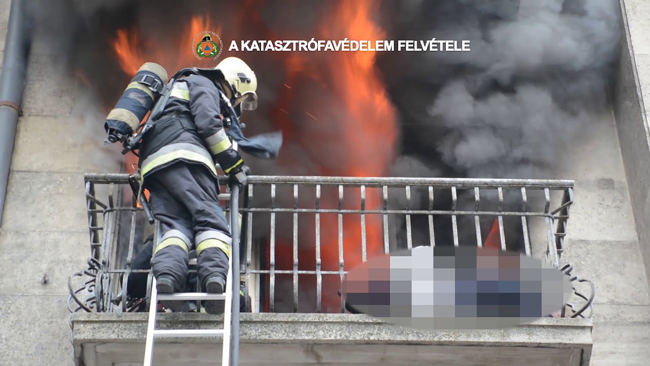 Sérült mentése a tűzből a Lónyay utcában | TŰZOLTÓK BEVETÉSEN