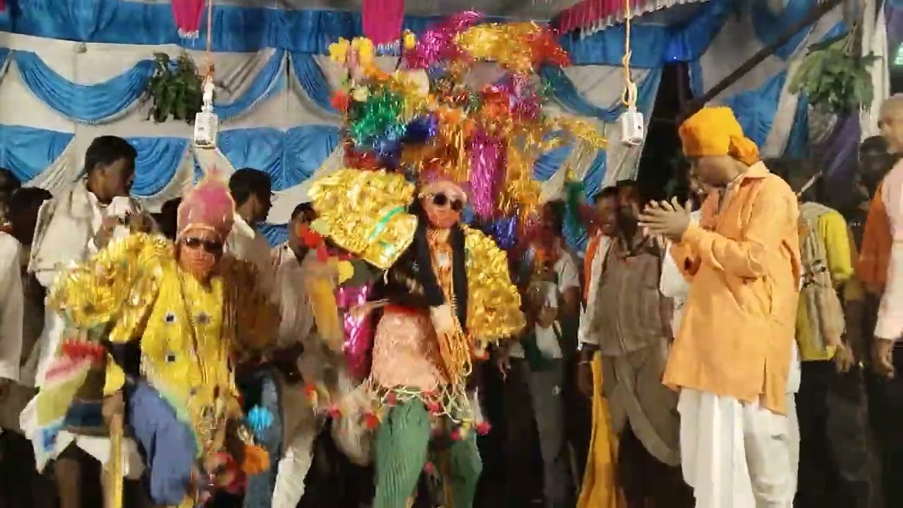 Vigneshwar's dance in Kanakangi Kalyan Katha Bayalata held in Gunjanur village of Gurmitakal taluk.