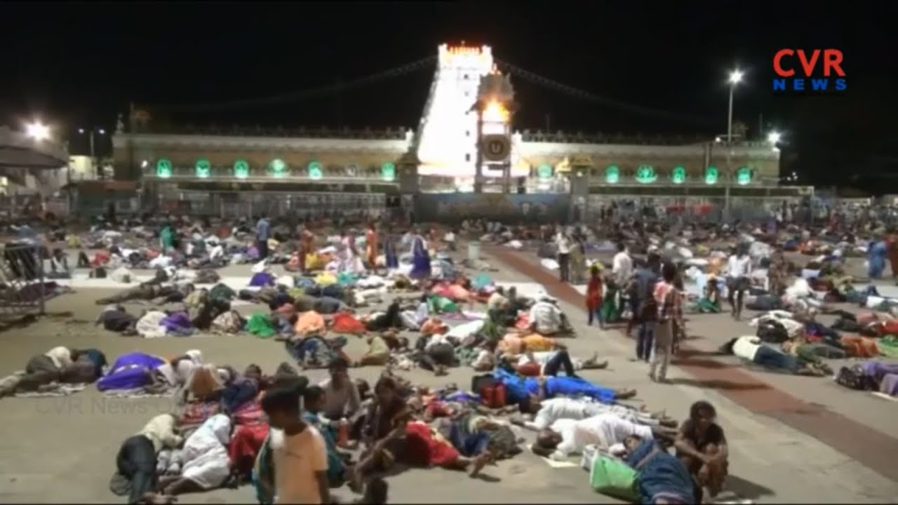 Devotees Huge Rush At Tirumala Temple | Heavy Queue For Darshan | CVR NEWS