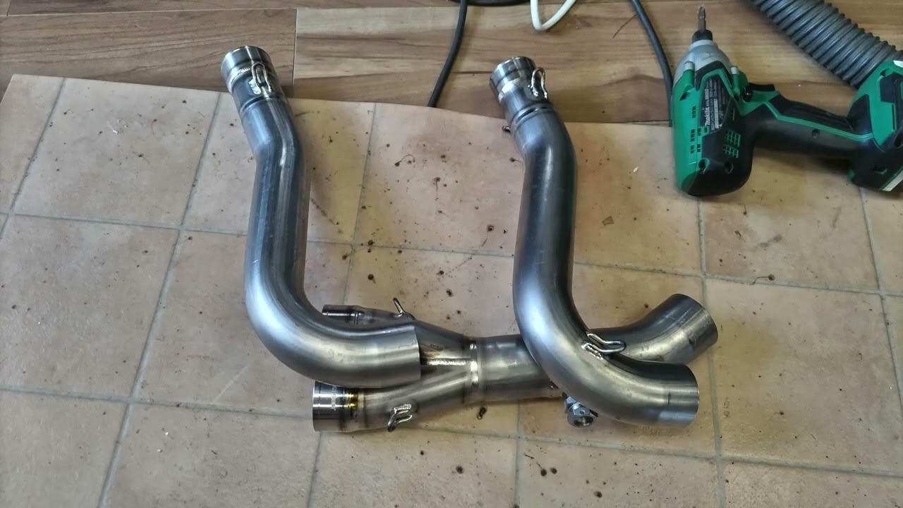 マフラー交換！　アクラポヴィッチ　チタンレーシングライン　CBR1000RR-R