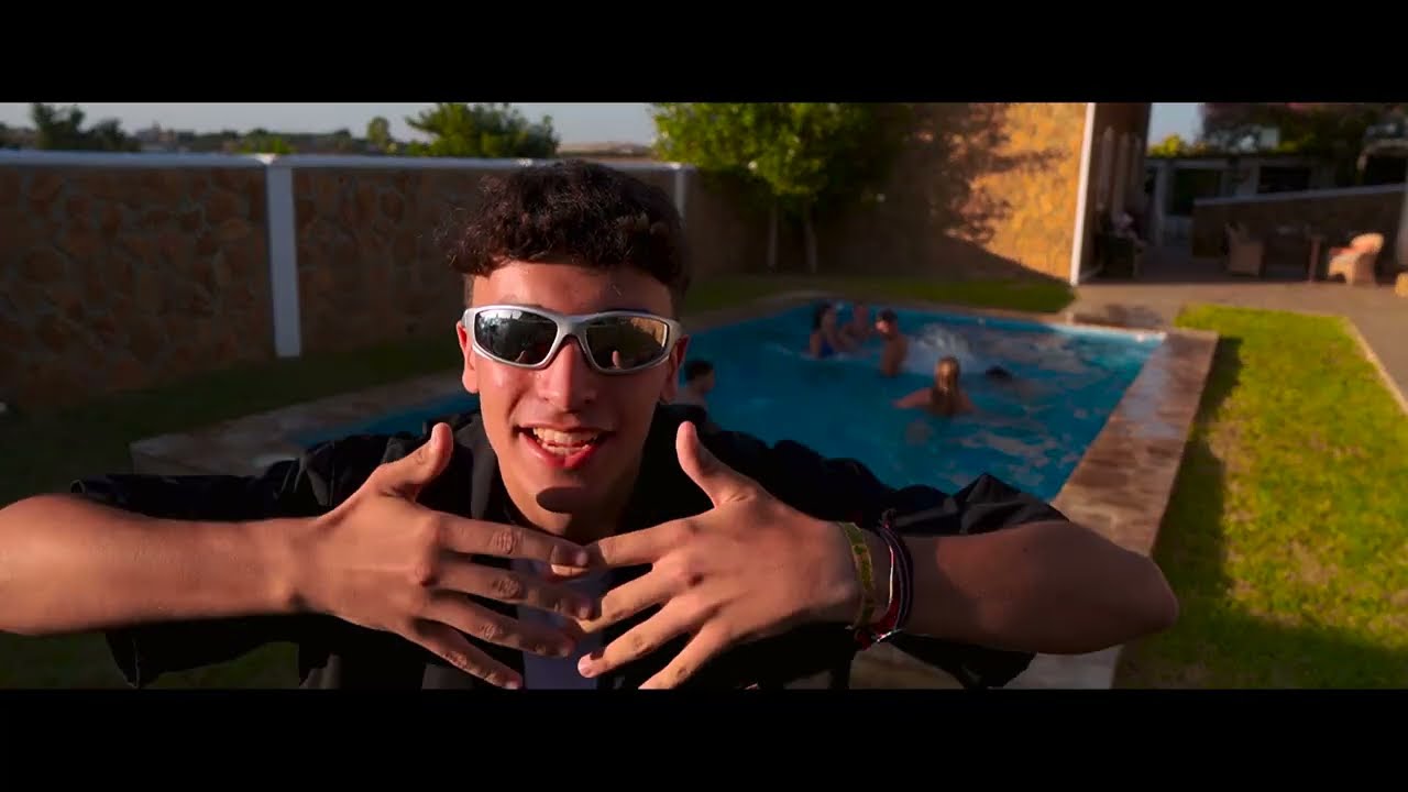 FABRA - QU&Iacute;MI-KA (Videoclip Oficial)