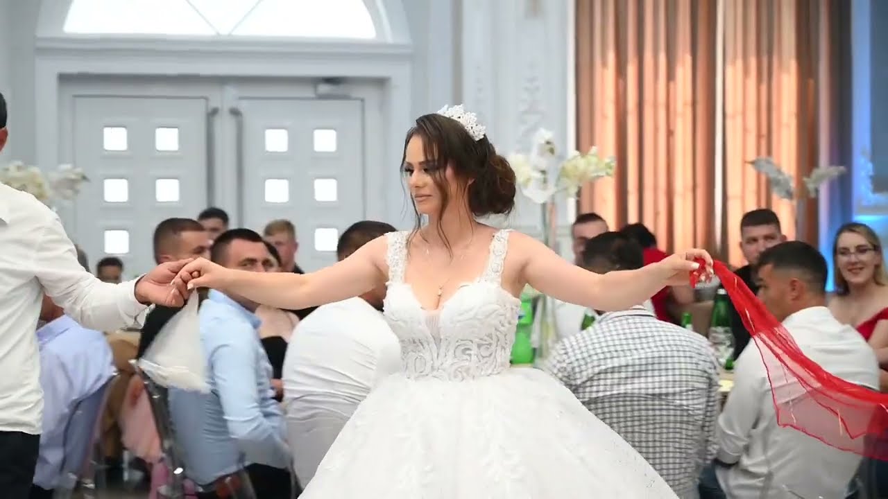 Dasma e Katit dhe Tonit. Hyrja madheshtore e çiftit❤️