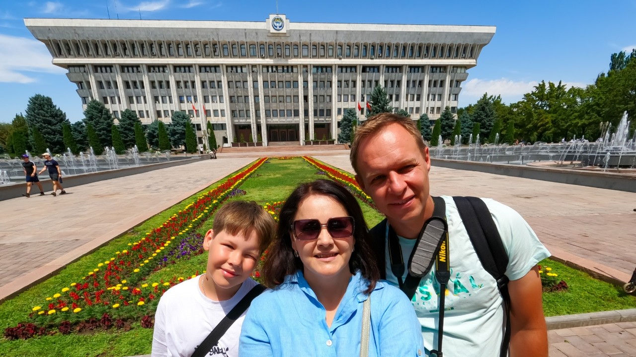 Едем в Бишкек. Переход границы. Вечерний город. Парк Панфилова