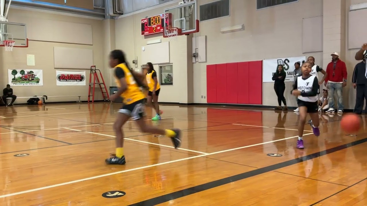 The second quarter of the yellow team vs white team 