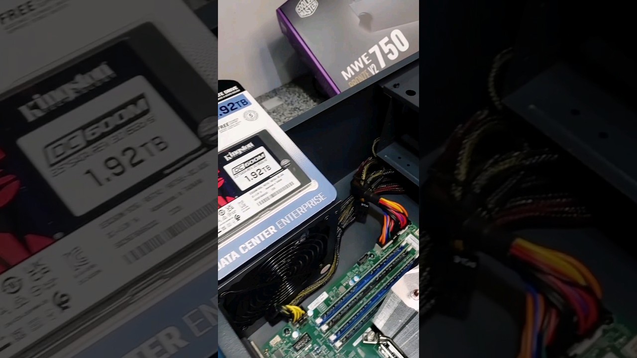 Xeon E2356G, 128GB RAM, NVMe SEDC1000B +&nbsp; SSD&nbsp;Kingston&nbsp;DC600M Datacenter e&nbsp;Rede Intel 10GbE&nbsp;X520DA1