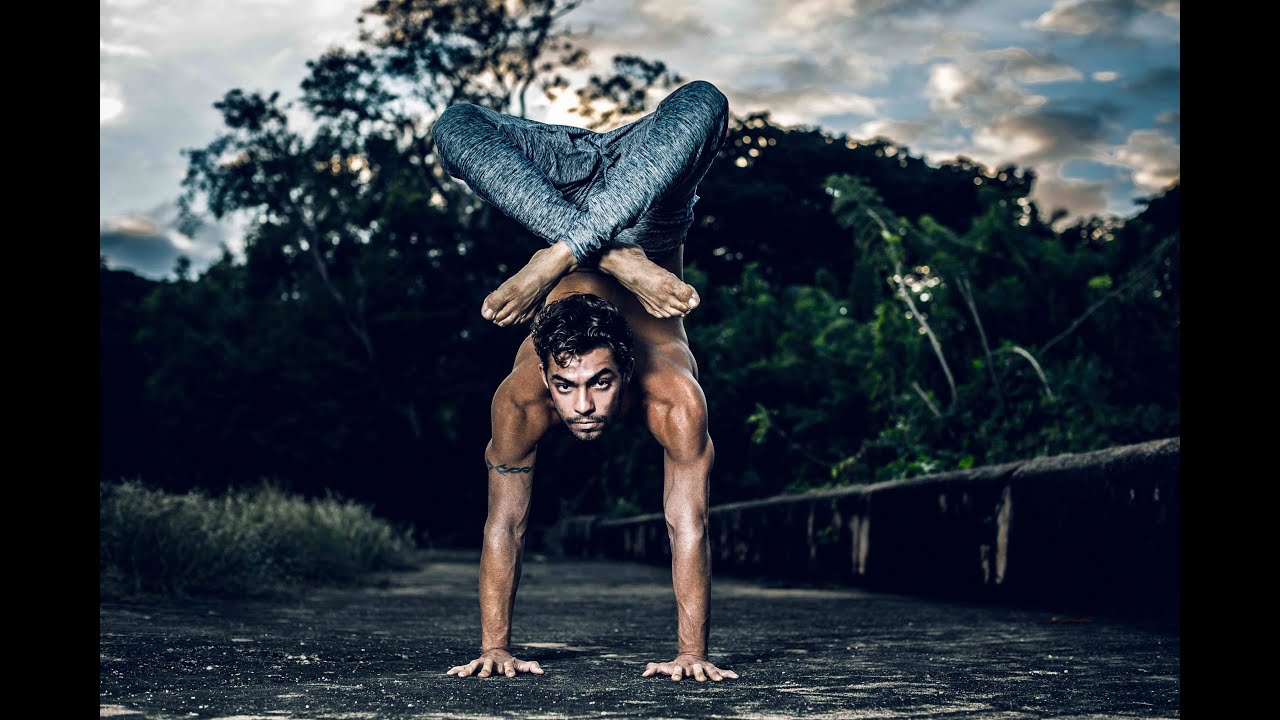 Yoga, strength and flexibility on an Indian rooftop with Yanni