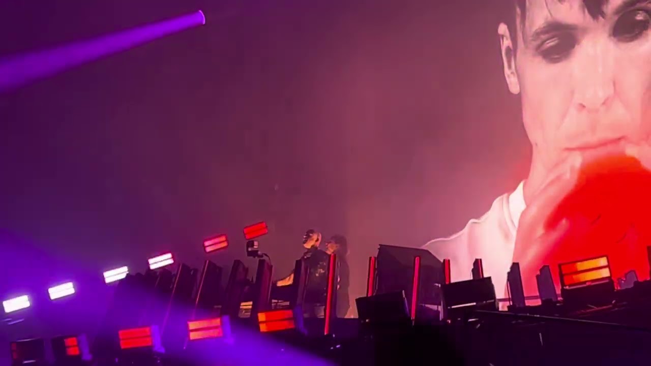 Above & Beyond - Start a fire, live in Amsterdam AFAS (Oct 31, 2025), set opening!