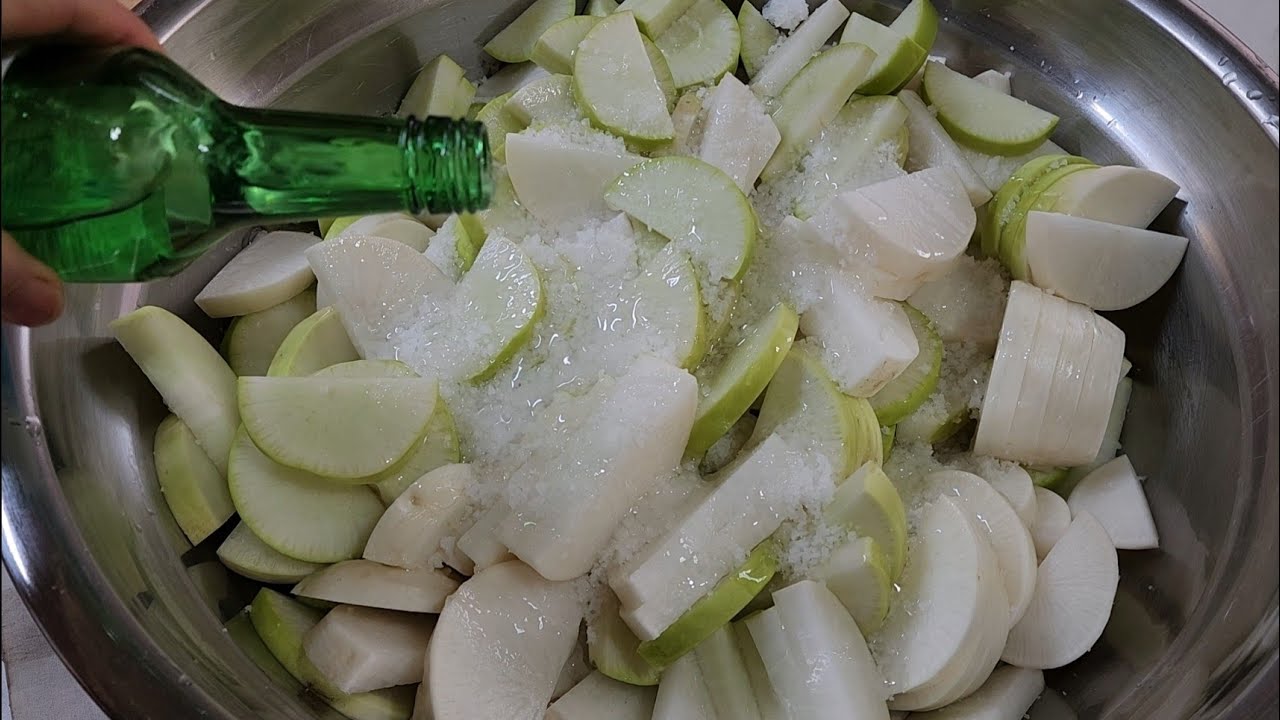 겨울무 맛있을때 이렇게 만들어 드세요!! 많이 만들어두면 가족들이 행복해집니다!!
