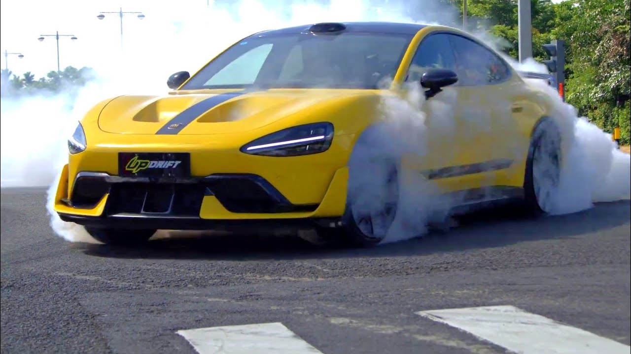 Xiaomi SU7 Ultra (1548 Hp) Drifts Through City Streets &ndash; Epic Cinematic Footage