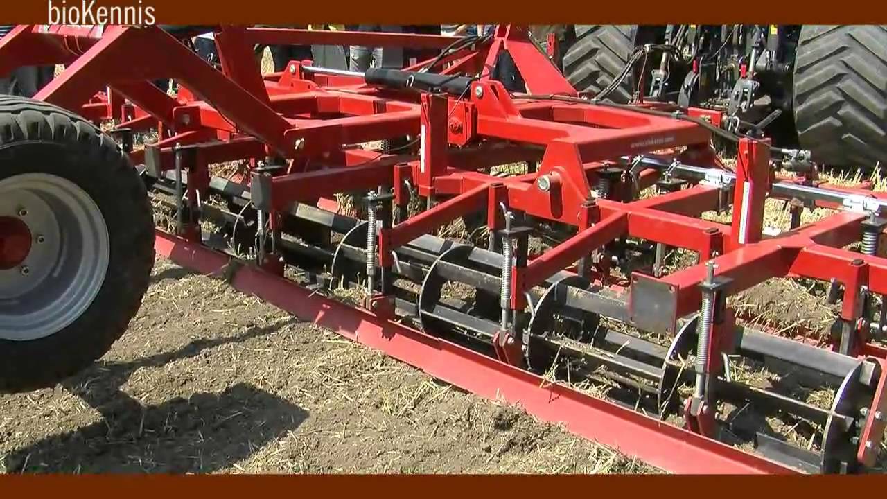 Zaaibed maken bij minimale grondbewerking.flv