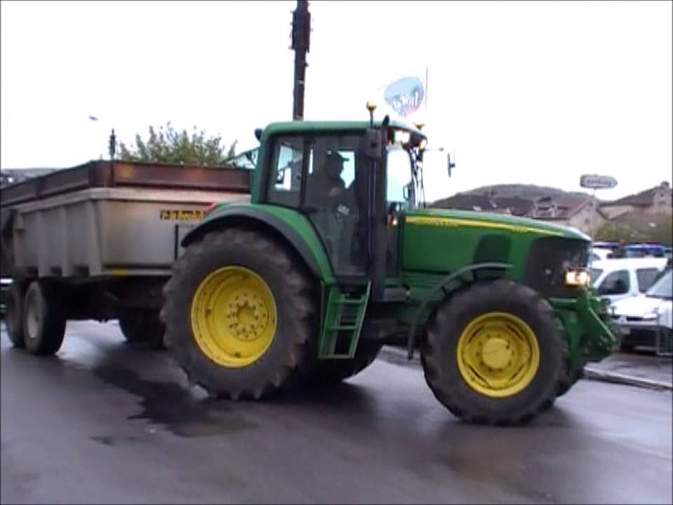 Manifestation des agriculteurs. Arriv&eacute;e Place R&eacute;net &agrave; Vesoul Le 05/11/2014