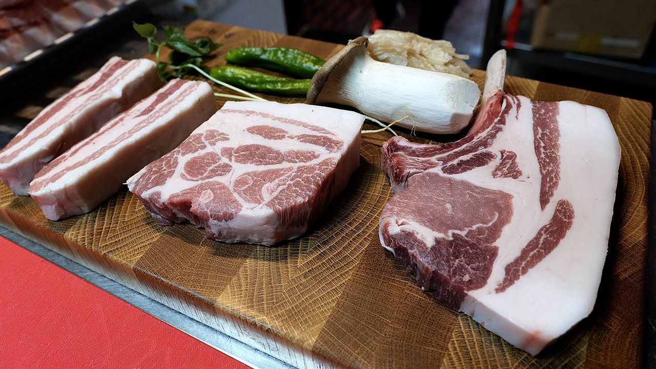 최대 100일 숙성시킨 상위 1% 제주 흑돼지 / jeju black pork aged for up to 100 days - korean pork BBQ