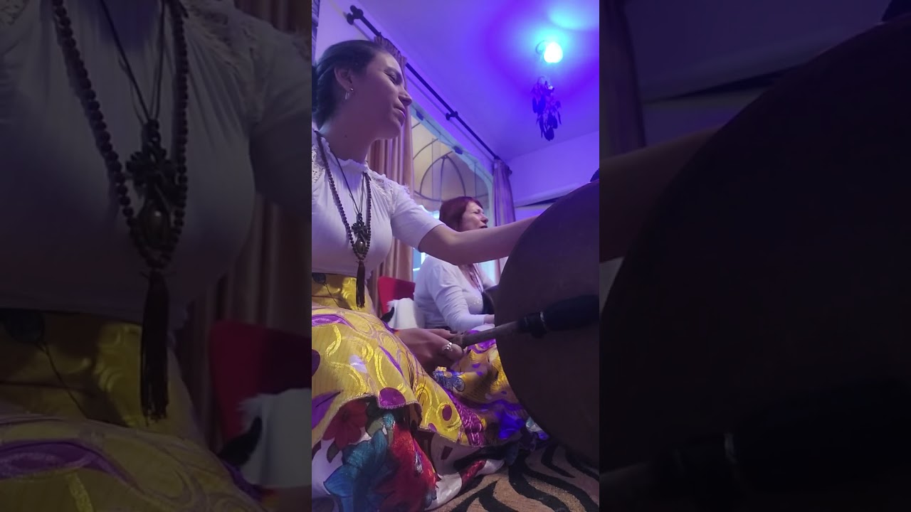 For&ccedil;a da Deusa de Jana Luia por Magda Gazzi na Casa Jaya Ahow