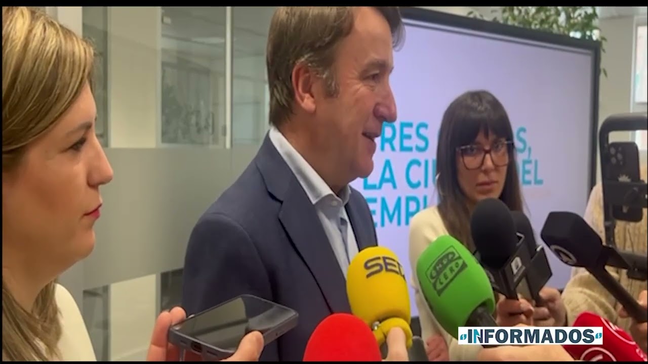 El alcalde de Tres Cantos durante la presentación de la Escuela Virtual y los premios INNOVATECH