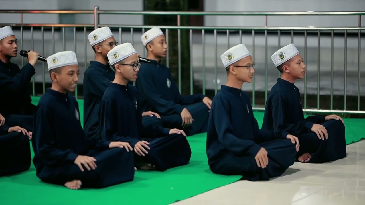Penampilan Santri Putra dalam Acara Muhafadhoh Madrasah Diniyah PPST. Ar-Risalah Lirboyo