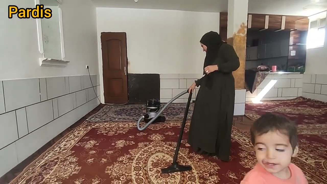 The difficult life of a woman... cleaning the house
