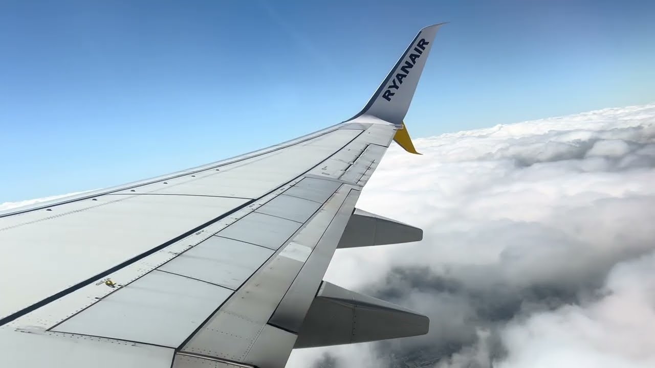 Ryanair Boeing 737-800 (Split Scimitar Winglets) Takeoff from Eindhoven Airport