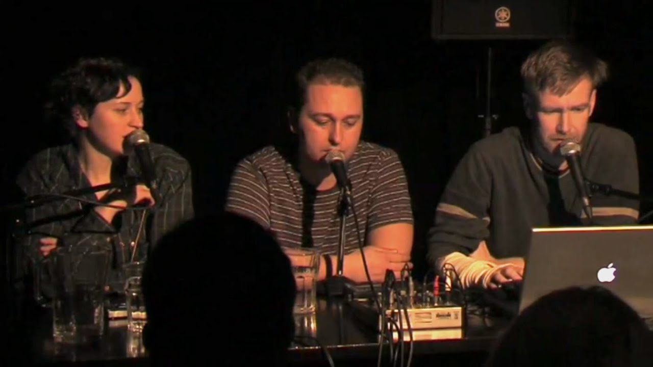 R&Aacute;DIO IVO: ŽIVOT NEDOCEN&Iacute;&Scaron; (Praha, Potrv&aacute; 2011)