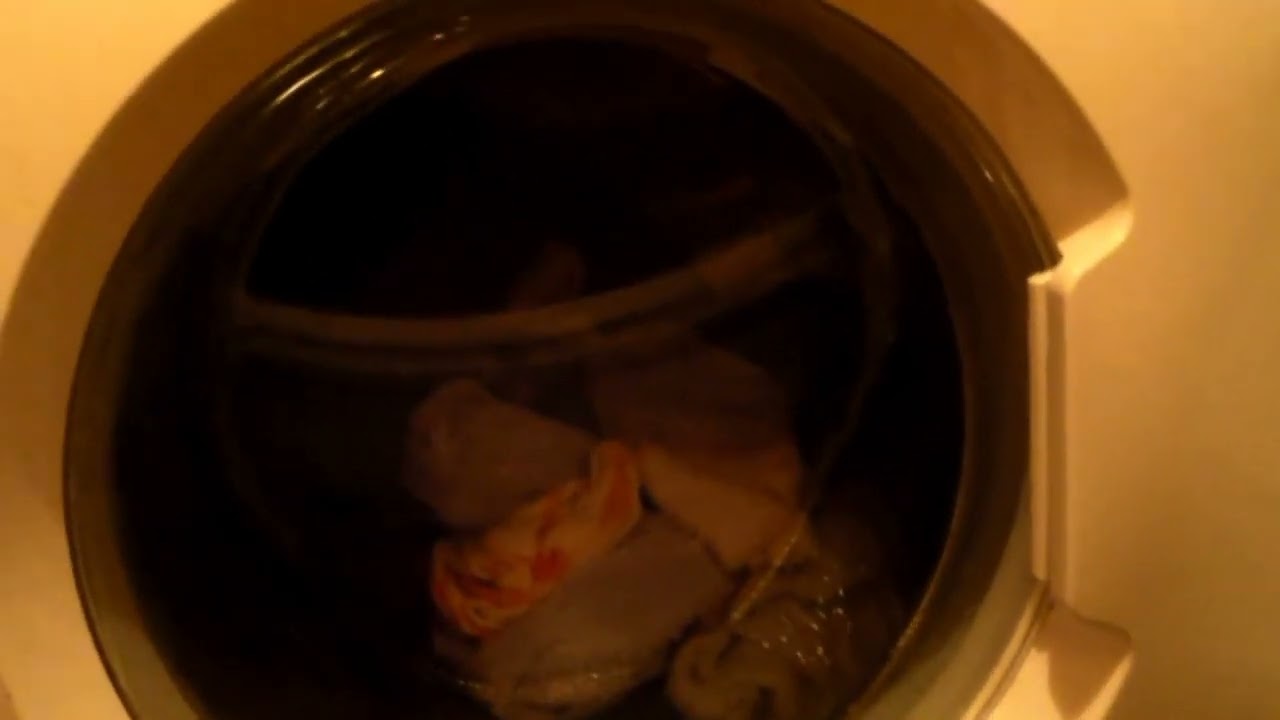 My Old Hotpoint Aquarius 7kg WMF720P Washing Machine Rinsing and Spinning