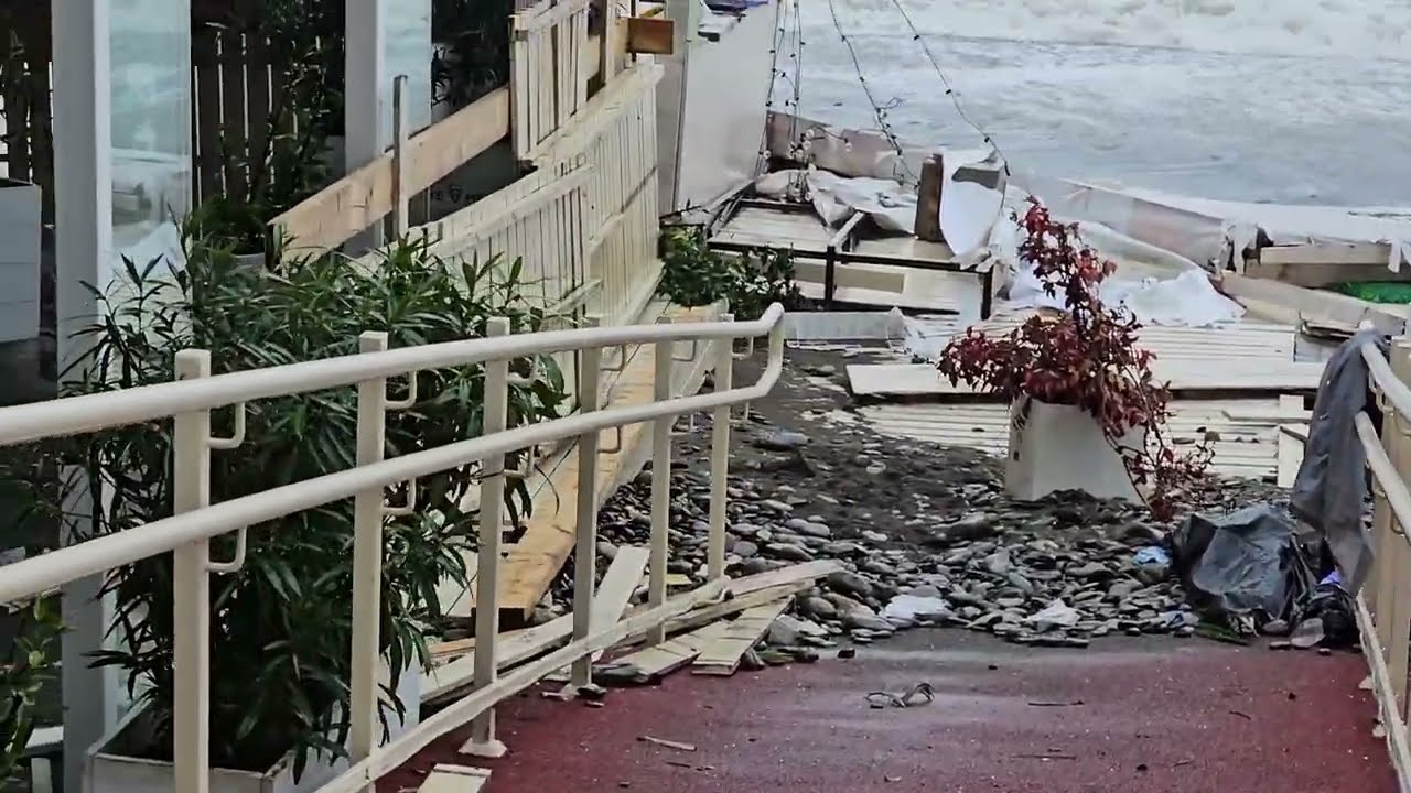 Шторм в Сочи: как море съедает пляж (Дельмар). 