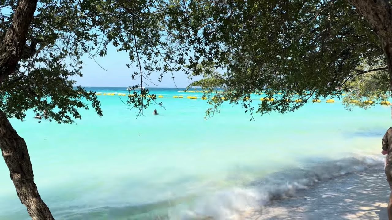 Остров Ко Лан. Как добраться. Целый день на пляже Тиен. Паттайя. Таиланд. Январь 2025. .