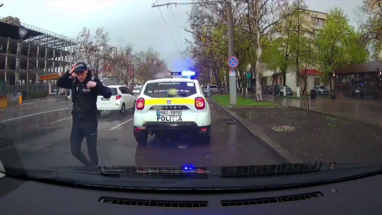 Poliția din Chișinău invocă o trecere inexistentă la roșu