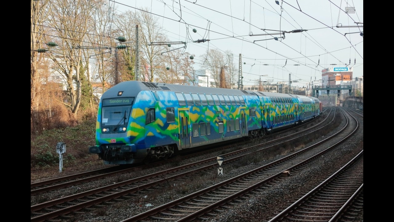 DB Touristik-Dostos als Fußballsonderzug mit DB 146 233-3 in Wuppertal