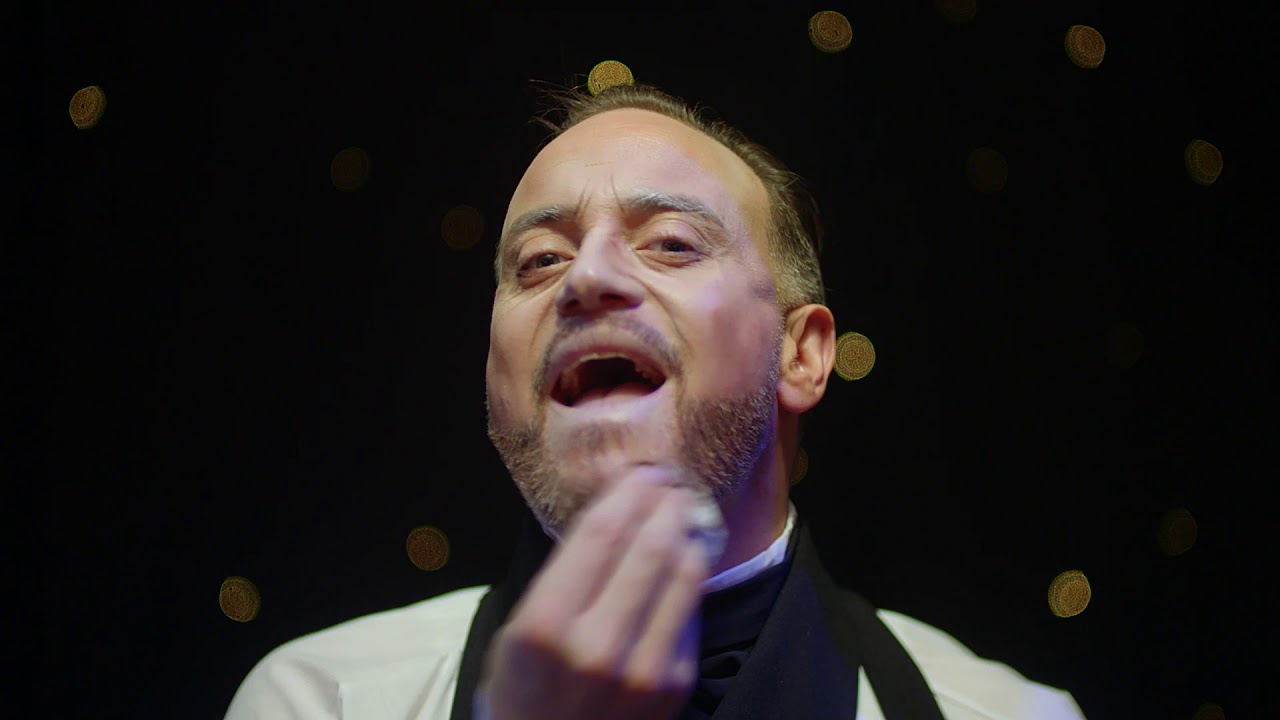 Hayden Tee transforms into Javert using makeup whilst singing STARS from Les Miserables
