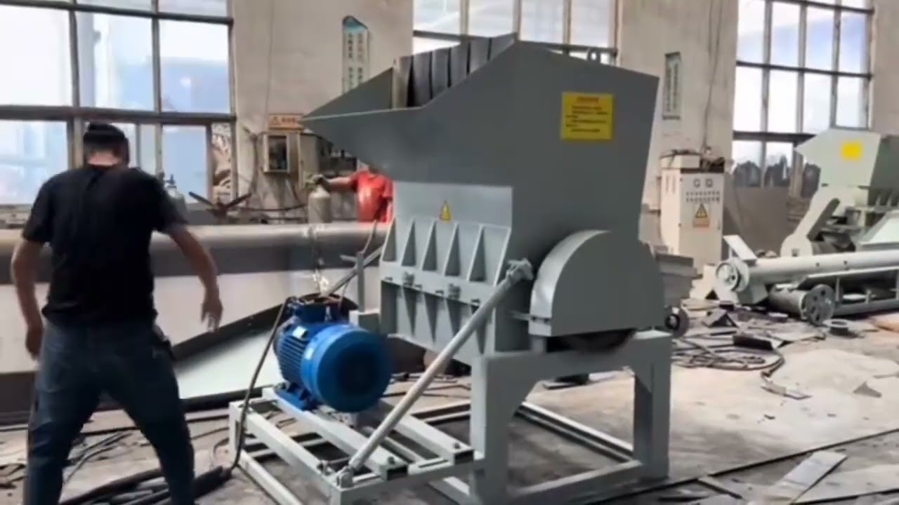 800 Plastic Grinder Test Site #Plastic Grinder #Renewable Resources #Plastic Recycling