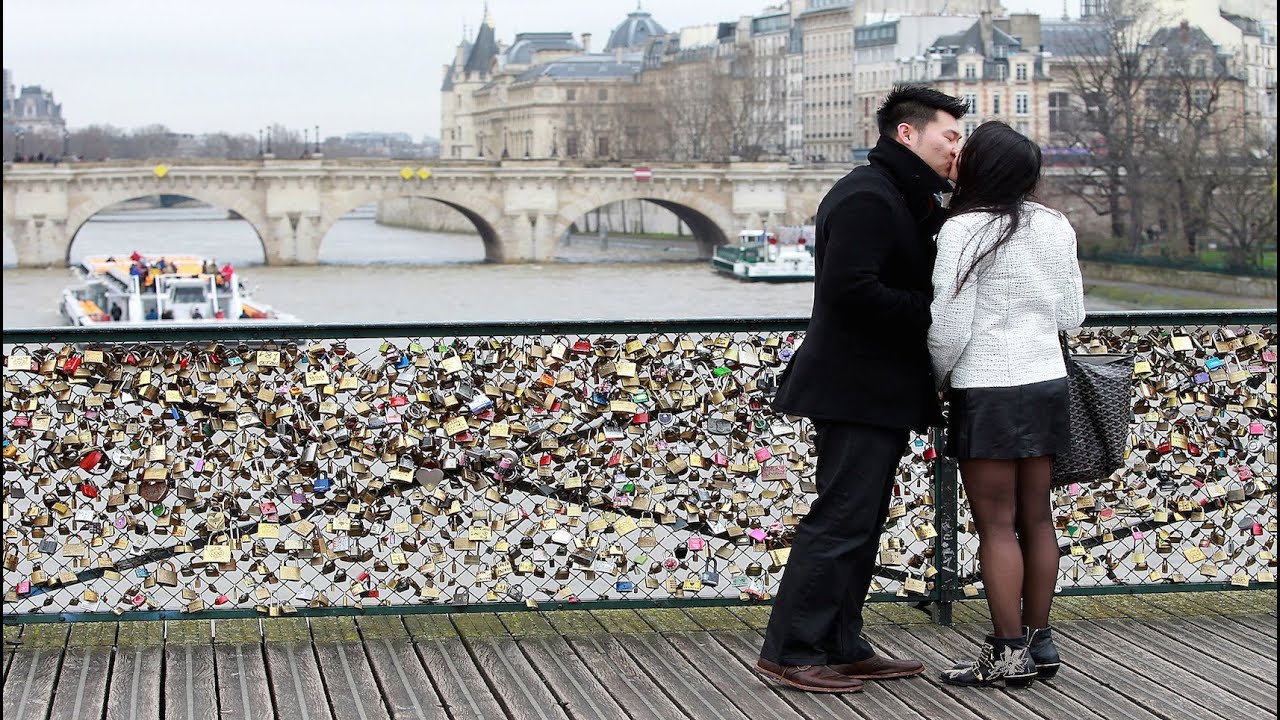 Puente del amor &iexcl;no m&aacute;s! pide Par&iacute;s