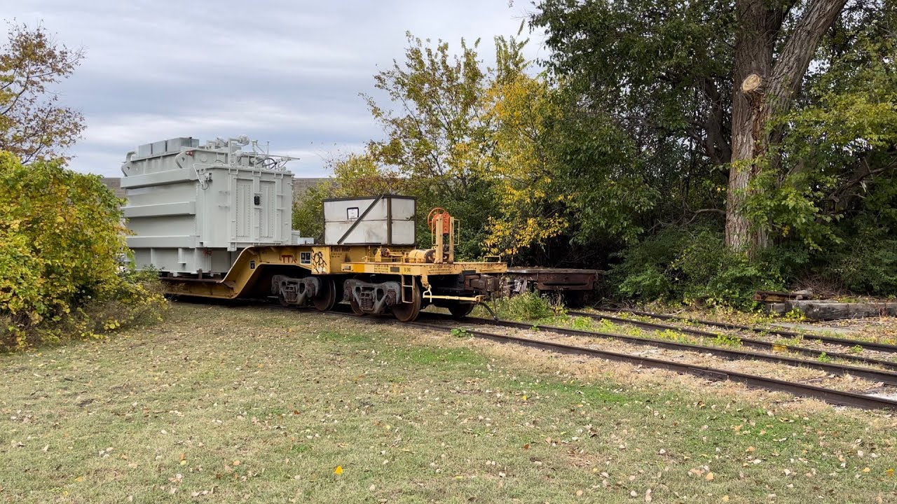 Railcar with transformer #train  