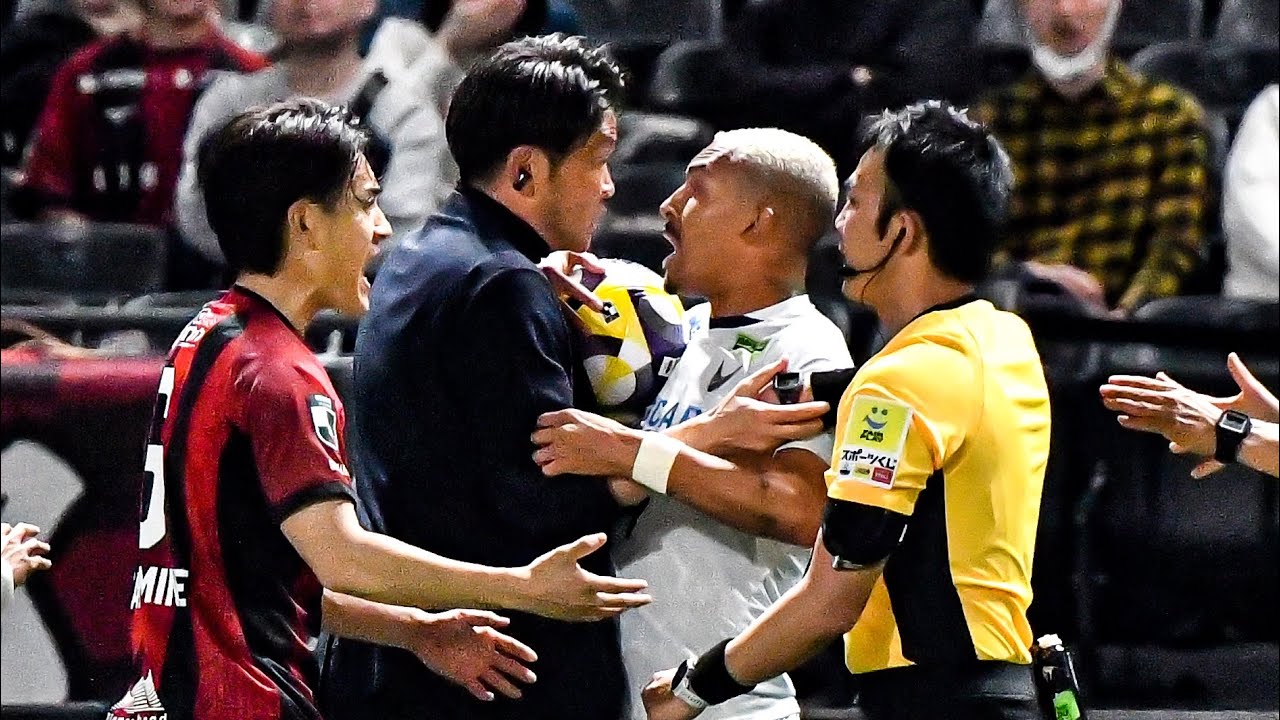[岩政監督危険行為に大激怒]西野奨太へラフプレーのルーカス バルセロスに猛然と詰め寄り両チーム入り乱れての大乱闘となる 北海道コンサドーレ札幌vs徳島ヴォルティス(2025.4.5)