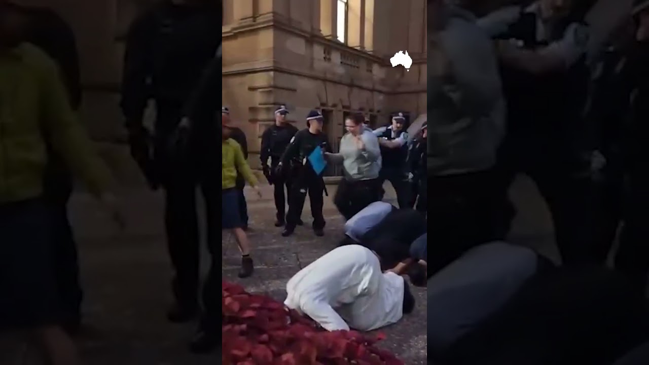 Police remove Muslim group praying during Sydney protest