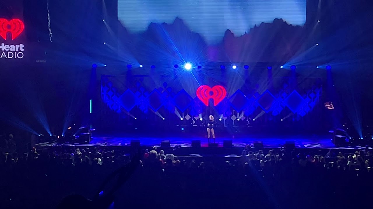 Zara Larsson Chicago Jingle Ball