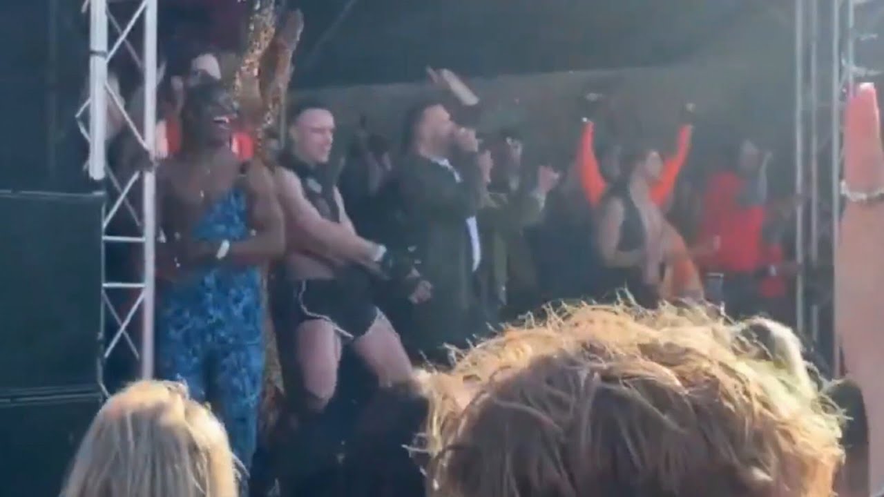 &lsquo;Complete mad people&rsquo;: UK Greens Leader dances on stage with stripper