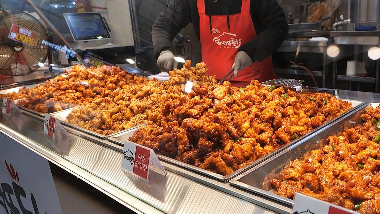 жареная курица без костей в корейском традиционном рынке