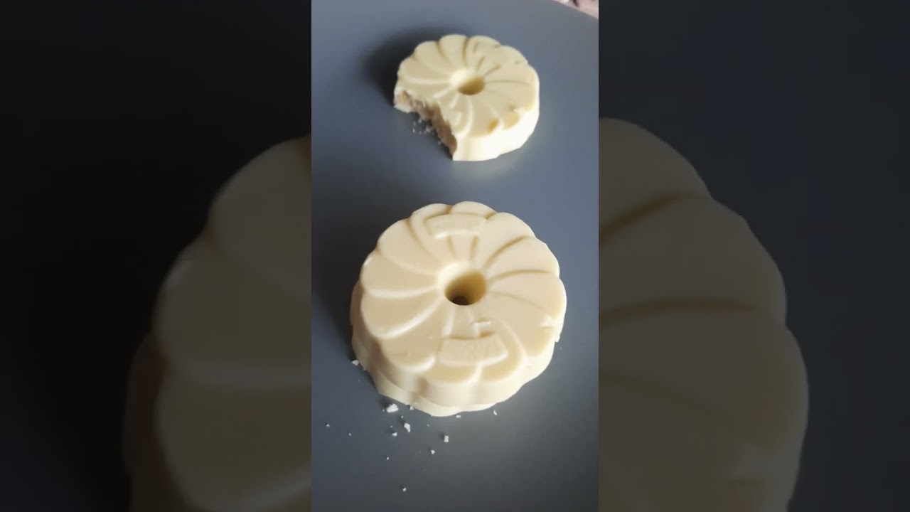 Marks & Spencer Extremely Chocolatey White Chocolate Rounds Taste Test Review!