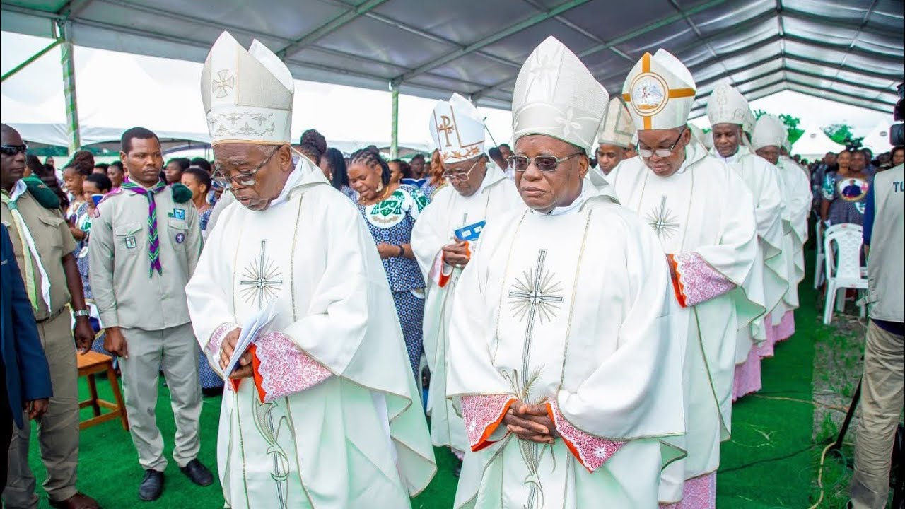 Maandamano ya Mashemasi, Mapadre na Maaskofu kuelekea Misa ya Kusimikwa kwa Askofu Lyimo Bariadi.