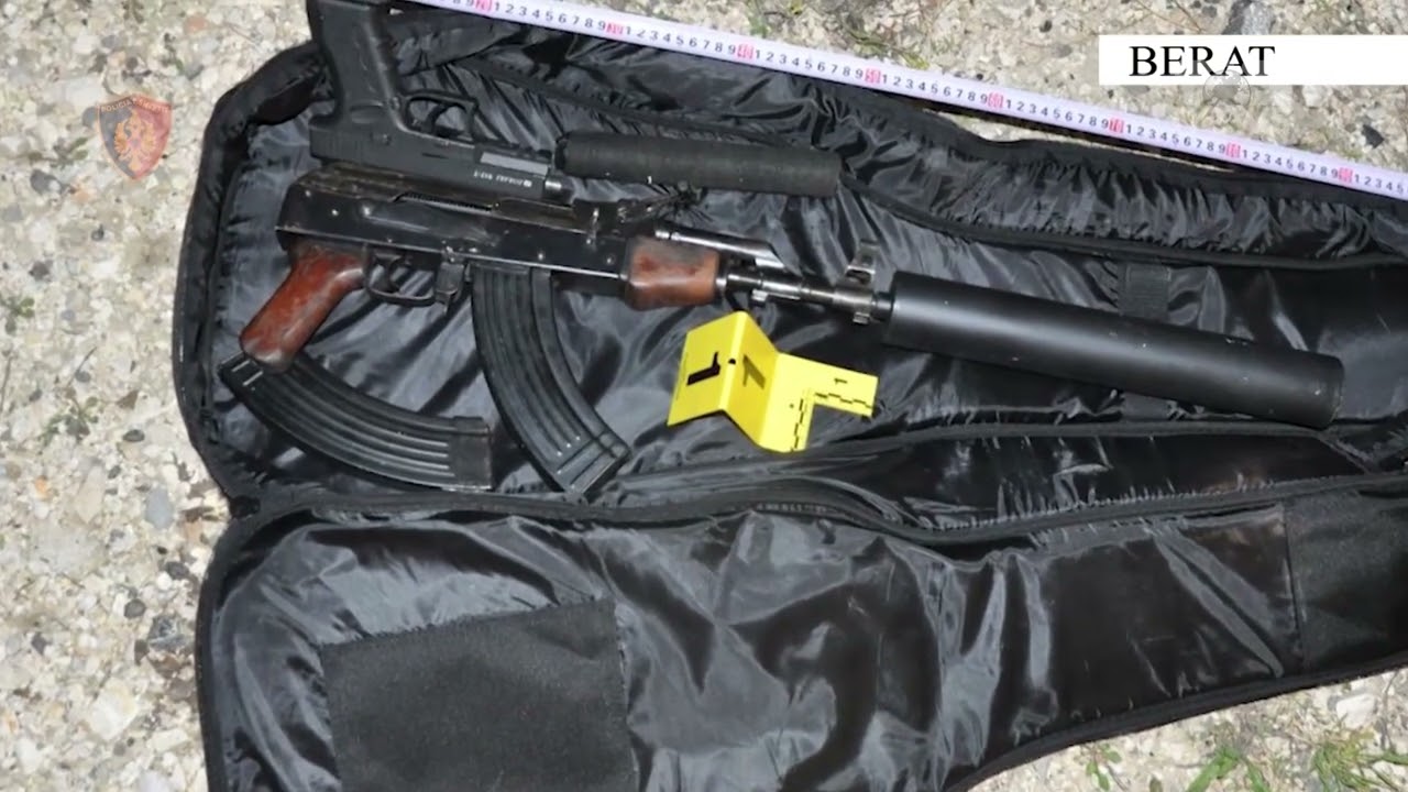 Top News - Skafandër, kallashnikov e maska/ Parandalohet vrasja në Berat, në kërkim 3 autorët