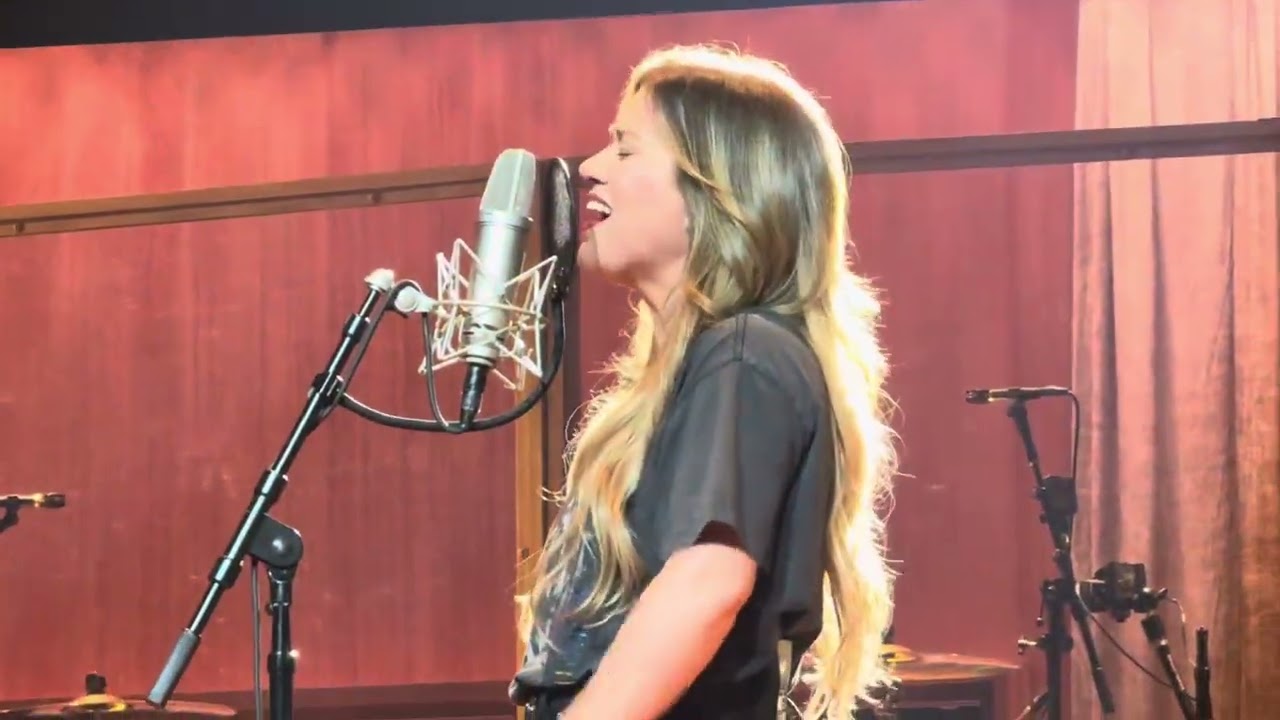 KELLY CLARKSON ME STUDIO SESSIONS LAS VEGAS 7.19.25