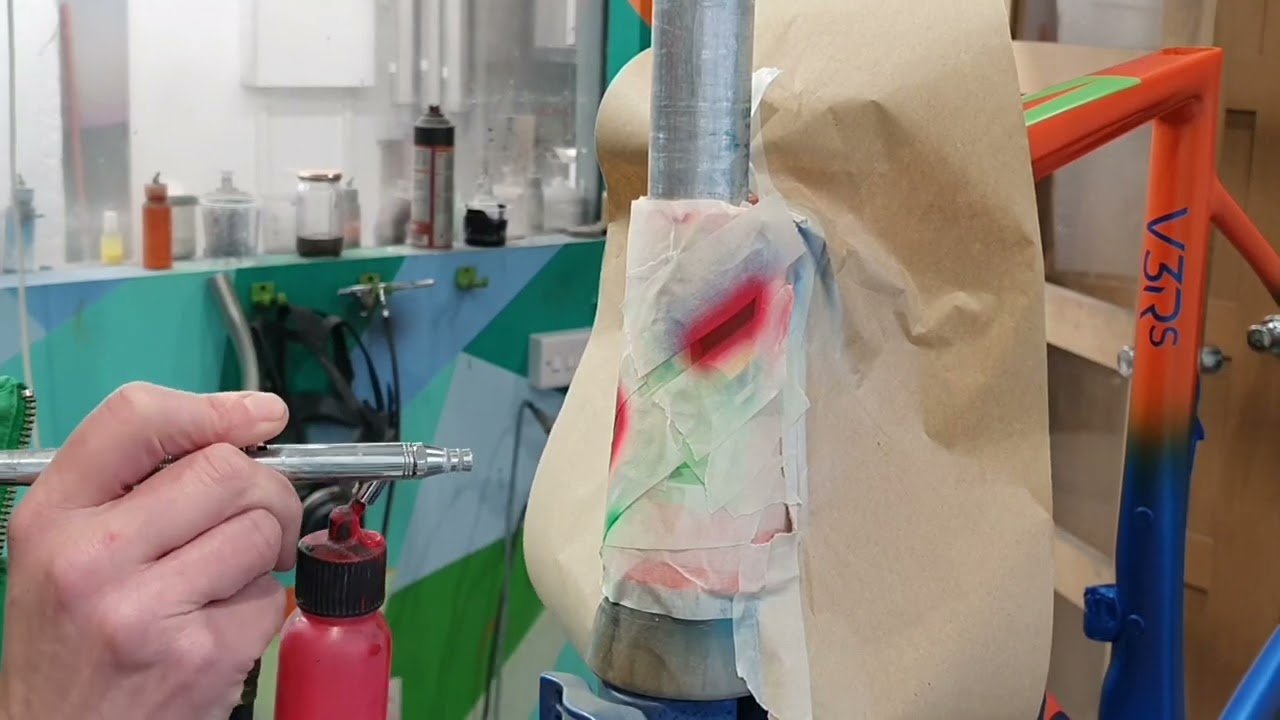 Airbrushing a Colnago head badge