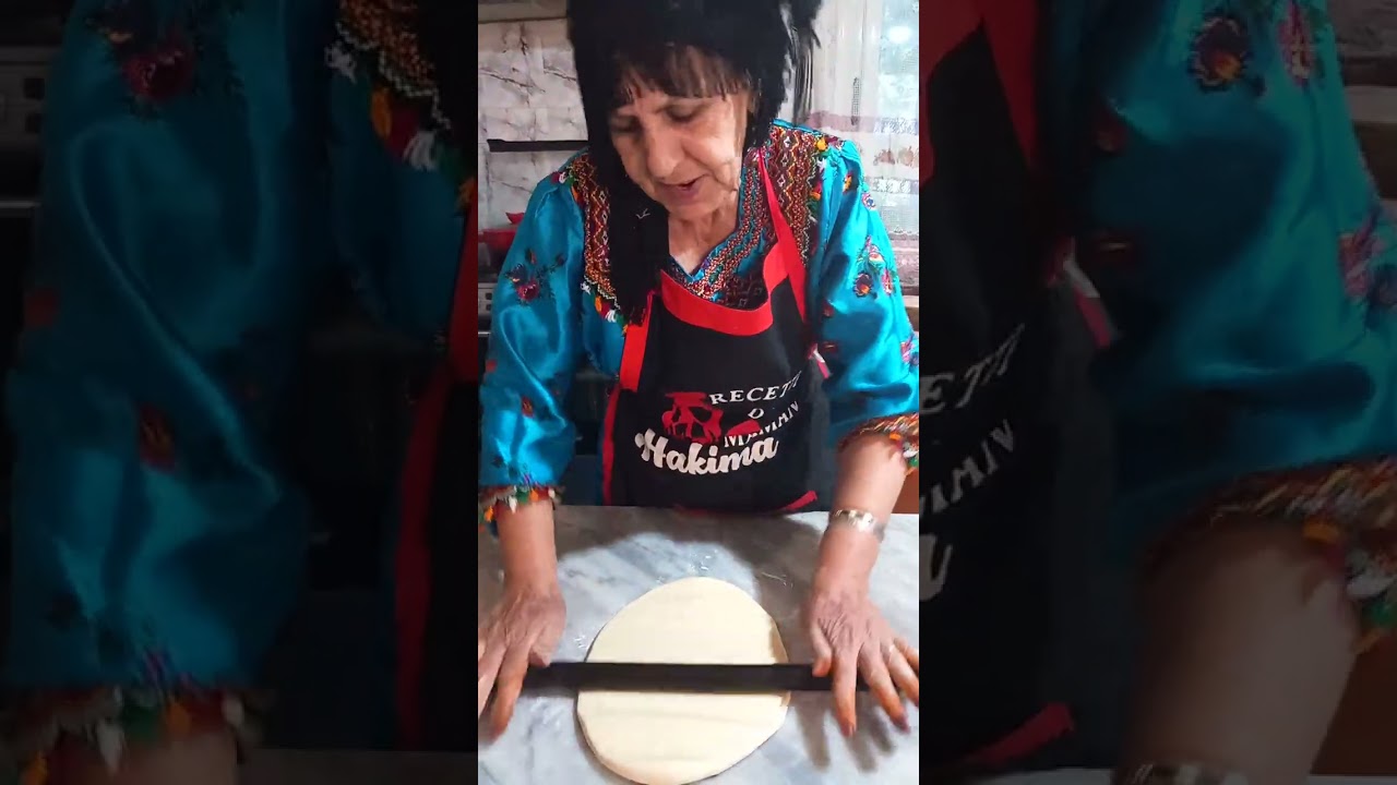 Thagzar oudjanwi,(thimqatafth) salmarqa tfadjghal( ivawéne) , رشتة السميد ، مرقة حمراء بالفول
