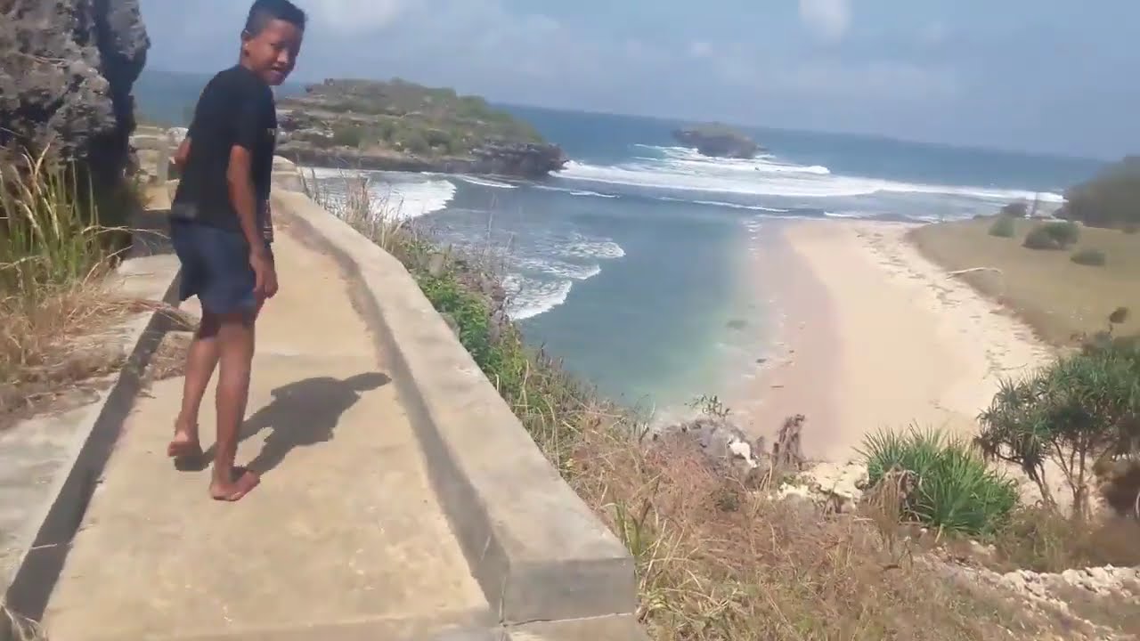 TOPA JALAN JALAN Pantai Sebelah Barat Watukarung    suasana pedesaan