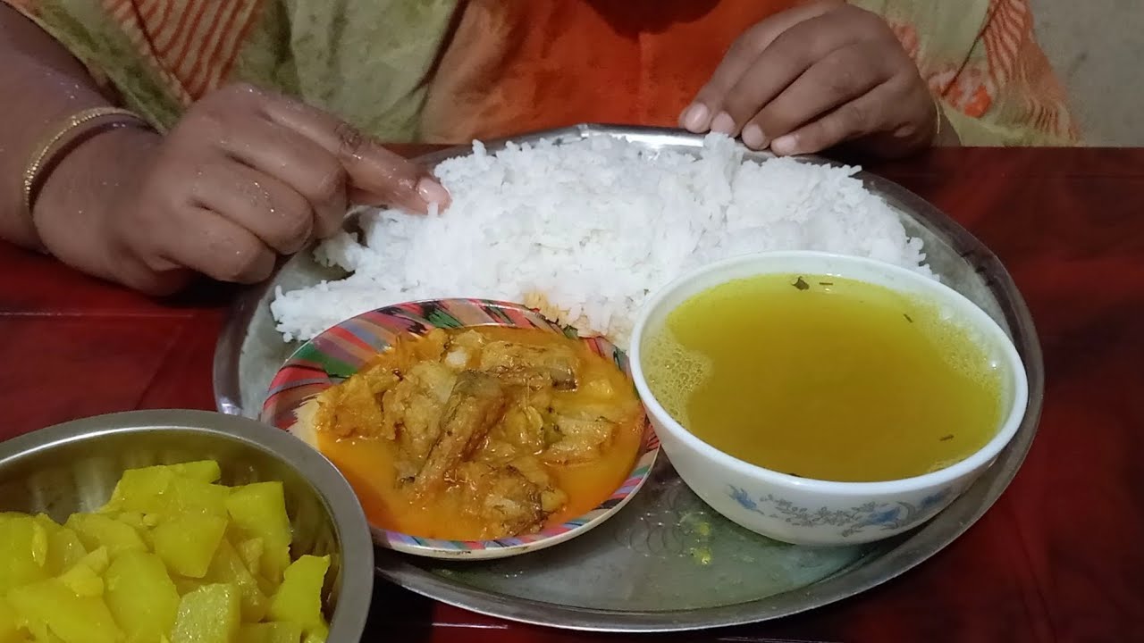 Eathingshow-Rice,Fish Curry,Pepe Alo Baja,Dal.New Food Ma.