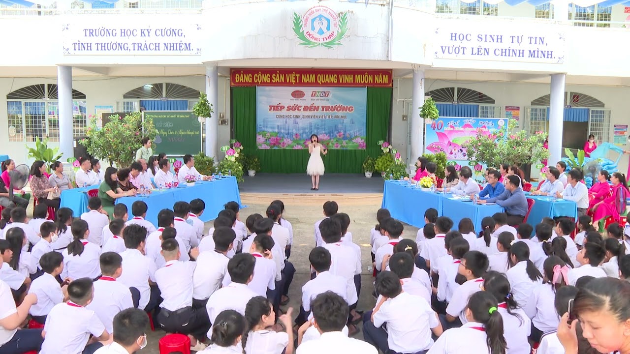 Chương trình văn nghệ trường Nuôi Dạy Trẻ Khuyết Tật nhân dịp trao học bổng 