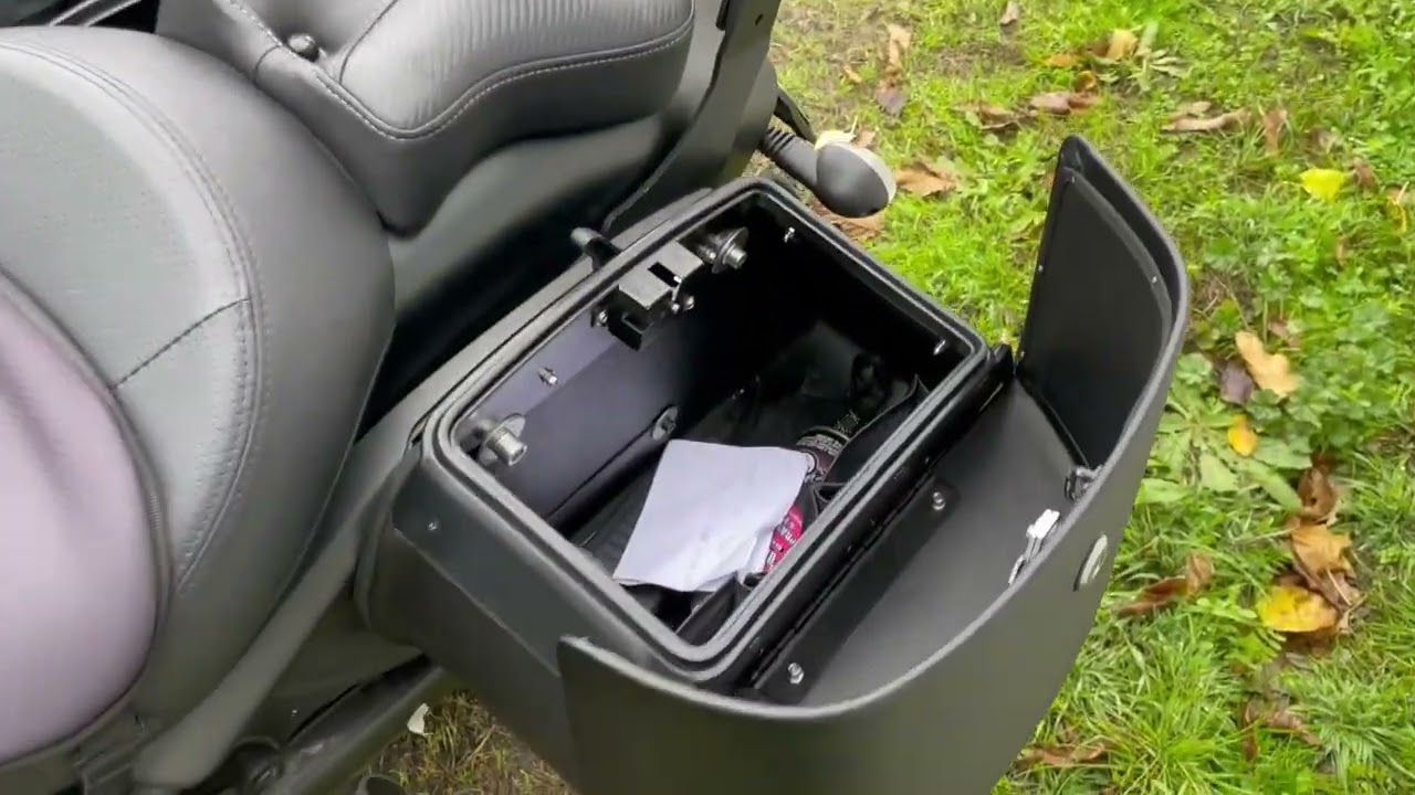 High-Quality Leather/Fiberglass Kawasaki Vulcan S Saddlebags Perfect for New & Experienced Riders